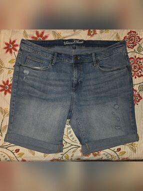 Universal Thread women's destroyed denim Bermuda shorts, size 20W, like new